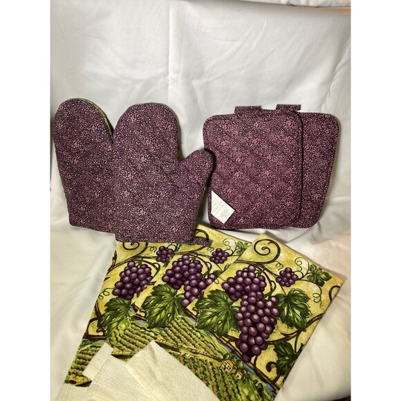 Grape Kitchen Linens 7 Pieces, 3 Hand Towels, 2 Oven Mits, 2 Potholders NWOT - Picture 2 of 6